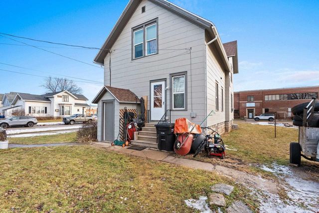 1403 S MAIN STREET, Oshkosh, WI 54902