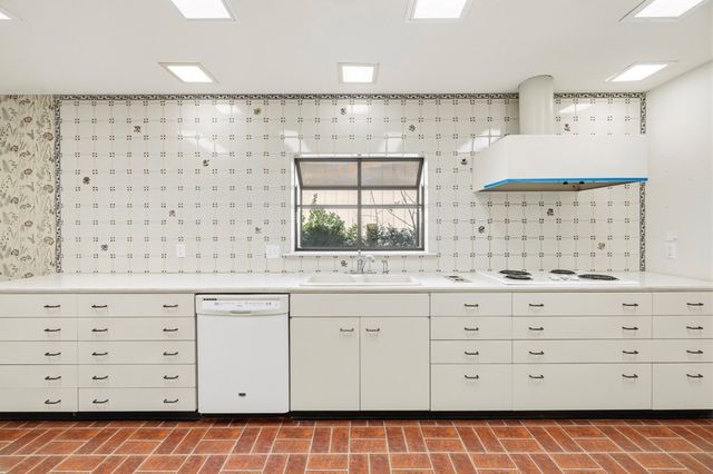 368 Englewood Dr, Kerrville, TX 78028