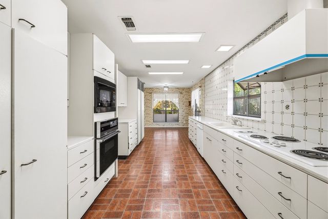 368 Englewood Dr, Kerrville, TX 78028