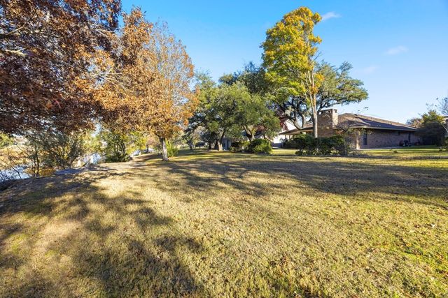 368 Englewood Dr, Kerrville, TX 78028