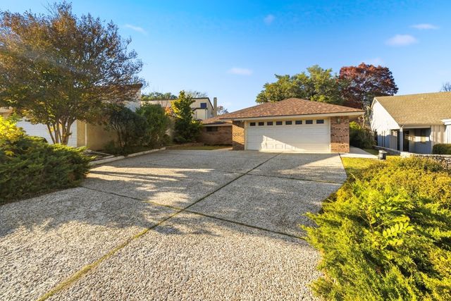 368 Englewood Dr, Kerrville, TX 78028