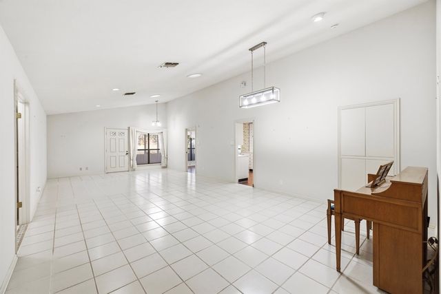 368 Englewood Dr, Kerrville, TX 78028