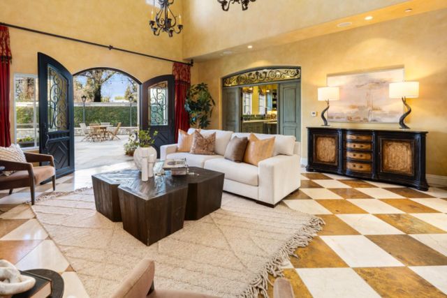 1210 Arden Hills Ln, Sacramento, CA 95864