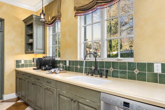 1210 Arden Hills Ln, Sacramento, CA 95864