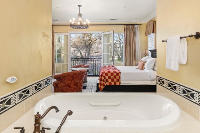 1210 Arden Hills Ln, Sacramento, CA 95864