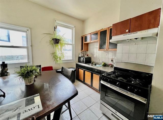 2808 Palisade Avenue, Weehawken, NJ 07086