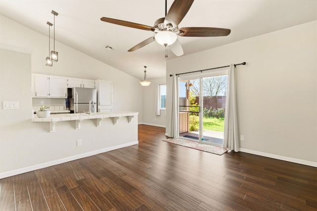 196 Sparrow Dr, Galt, CA 95632