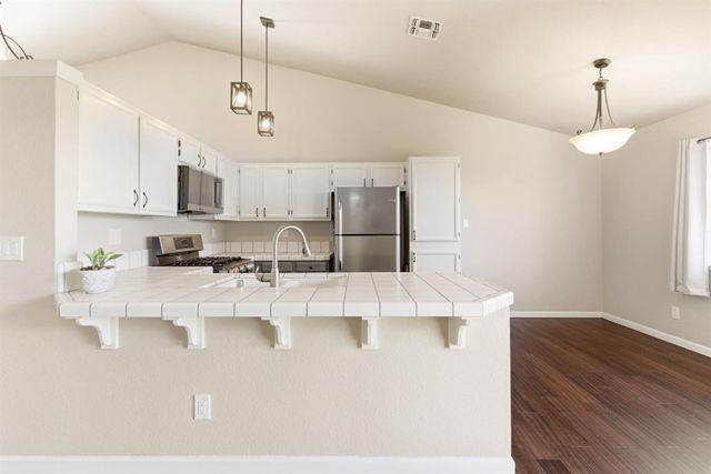 196 Sparrow Dr, Galt, CA 95632