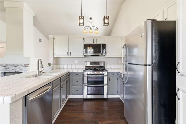 196 Sparrow Dr, Galt, CA 95632