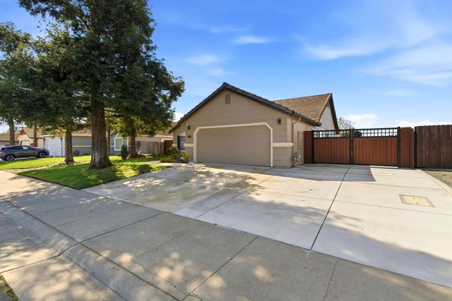 196 Sparrow Dr, Galt, CA 95632
