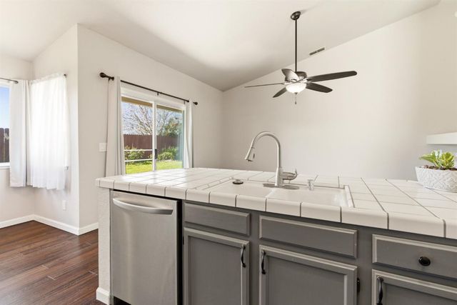 196 Sparrow Dr, Galt, CA 95632