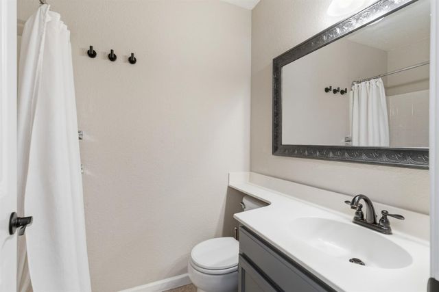 196 Sparrow Dr, Galt, CA 95632