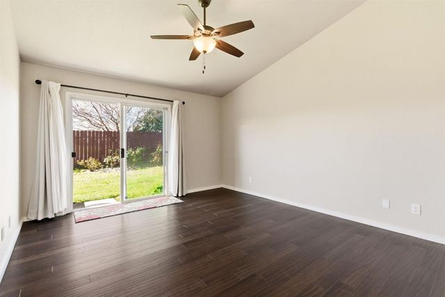 196 Sparrow Dr, Galt, CA 95632