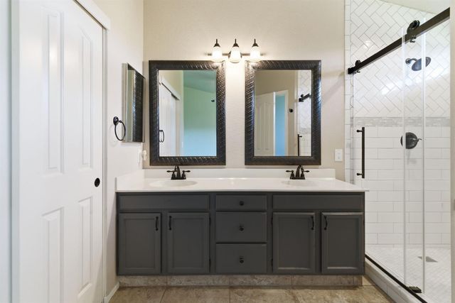 196 Sparrow Dr, Galt, CA 95632