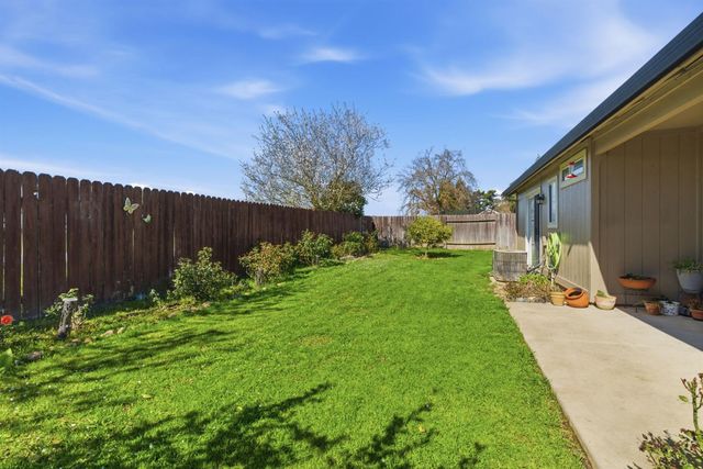 196 Sparrow Dr, Galt, CA 95632