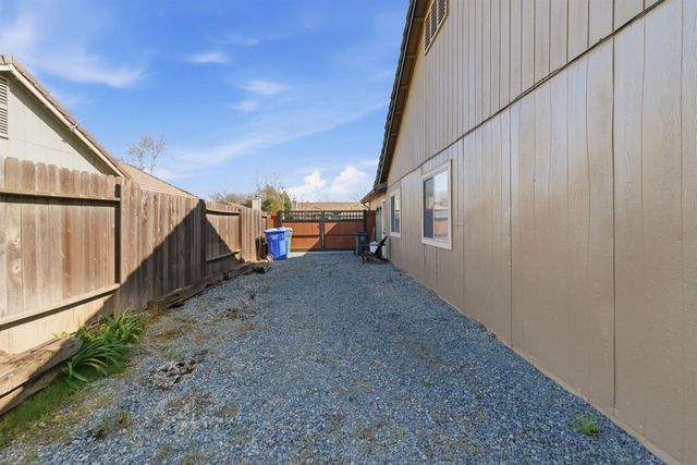 196 Sparrow Dr, Galt, CA 95632