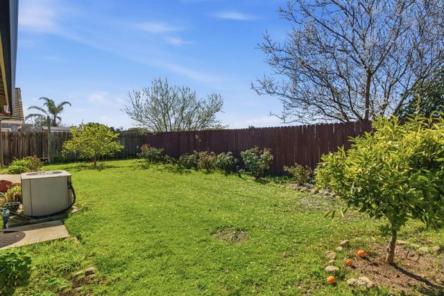 196 Sparrow Dr, Galt, CA 95632