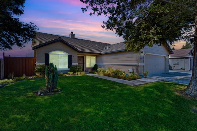 196 Sparrow Dr, Galt, CA 95632