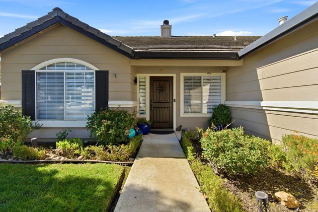 196 Sparrow Dr, Galt, CA 95632