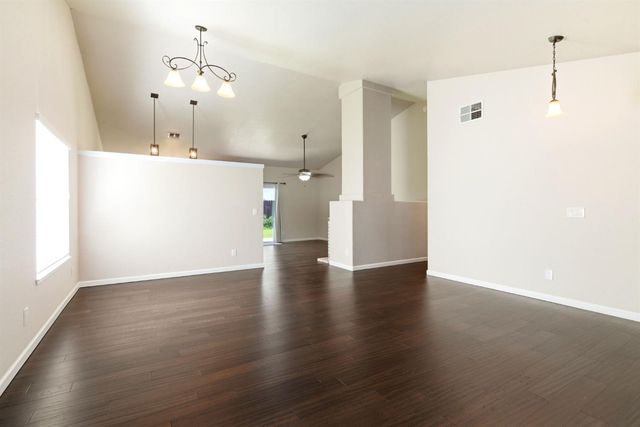 196 Sparrow Dr, Galt, CA 95632