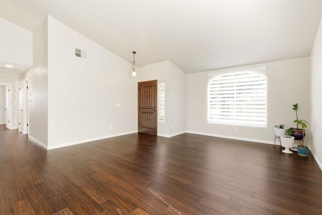 196 Sparrow Dr, Galt, CA 95632