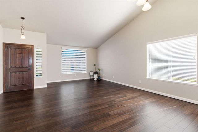 196 Sparrow Dr, Galt, CA 95632