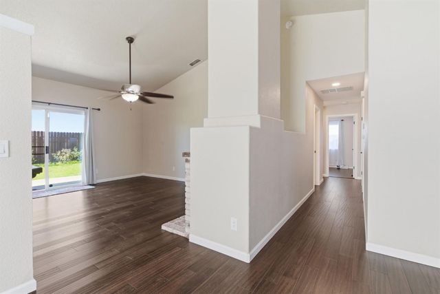 196 Sparrow Dr, Galt, CA 95632