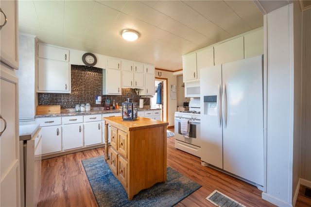 11 School St, Scottdale, PA 15683