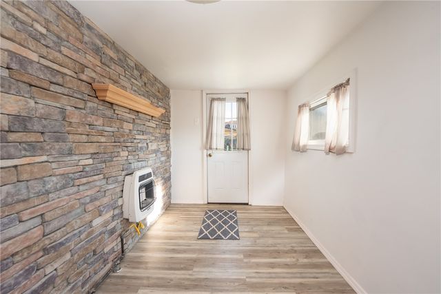11 School St, Scottdale, PA 15683