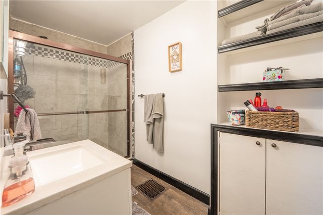 11 School St, Scottdale, PA 15683