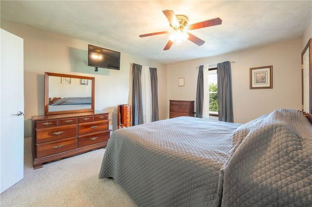 11 School St, Scottdale, PA 15683