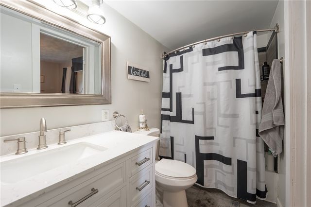 11 School St, Scottdale, PA 15683