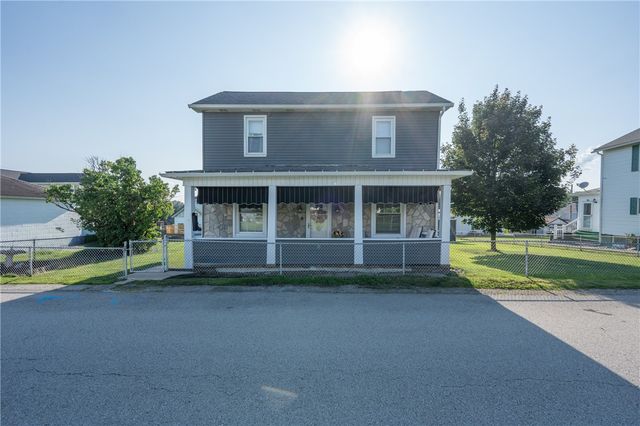 11 School St, Scottdale, PA 15683