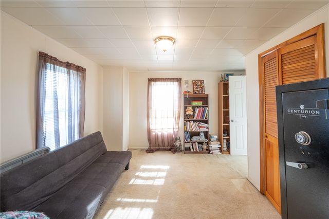 11 School St, Scottdale, PA 15683