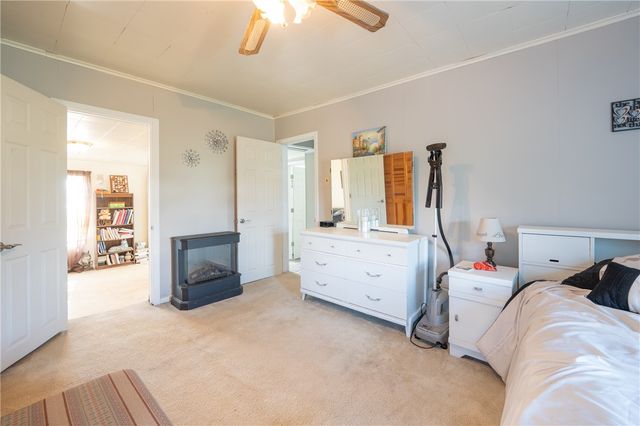 11 School St, Scottdale, PA 15683