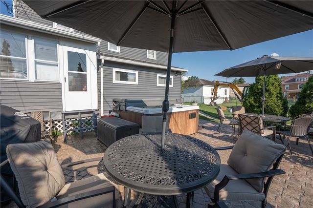 11 School St, Scottdale, PA 15683