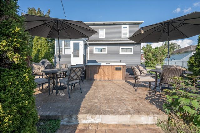 11 School St, Scottdale, PA 15683