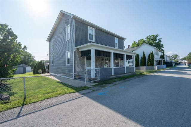 11 School St, Scottdale, PA 15683