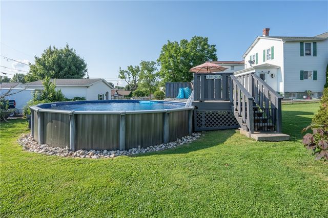 11 School St, Scottdale, PA 15683