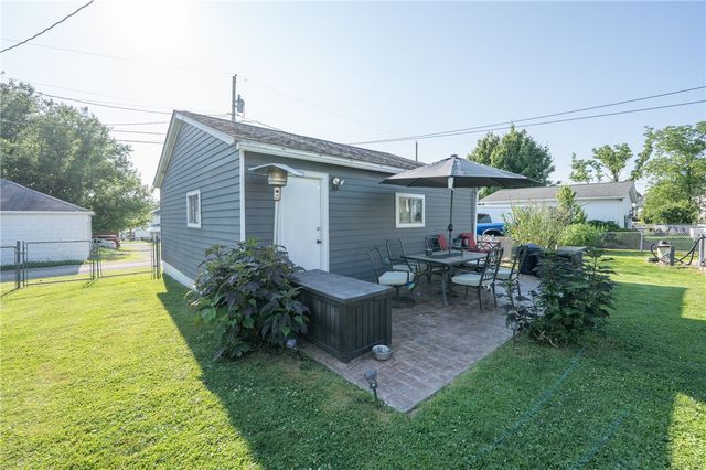11 School St, Scottdale, PA 15683
