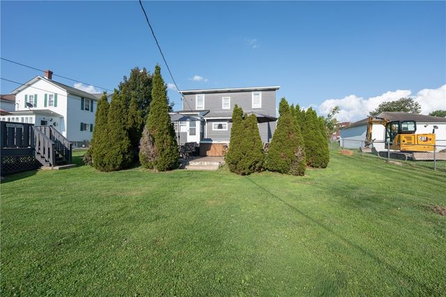 11 School St, Scottdale, PA 15683