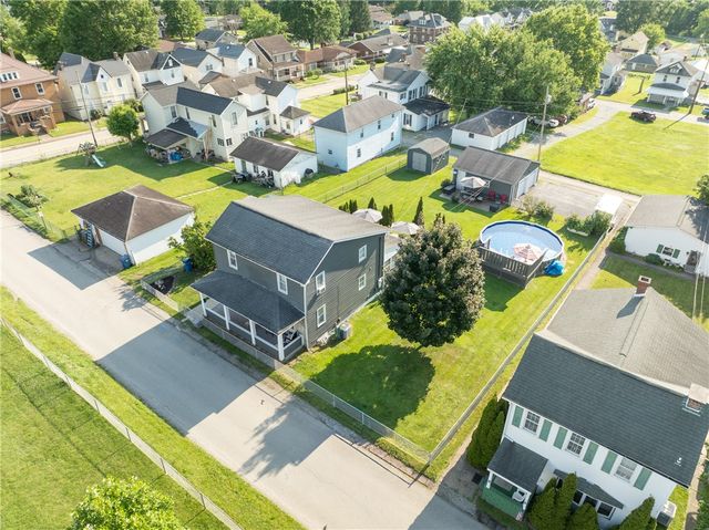 11 School St, Scottdale, PA 15683