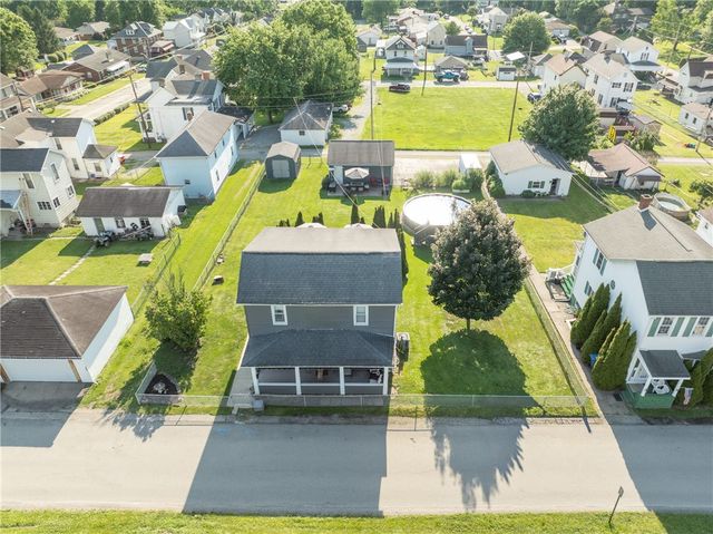 11 School St, Scottdale, PA 15683