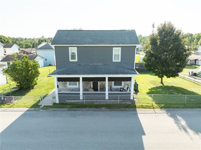 11 School St, Scottdale, PA 15683