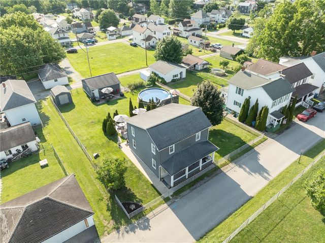 11 School St, Scottdale, PA 15683