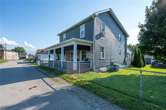 11 School St, Scottdale, PA 15683