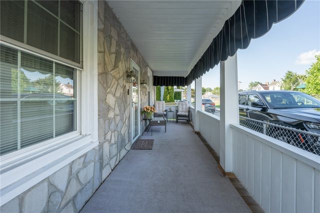 11 School St, Scottdale, PA 15683