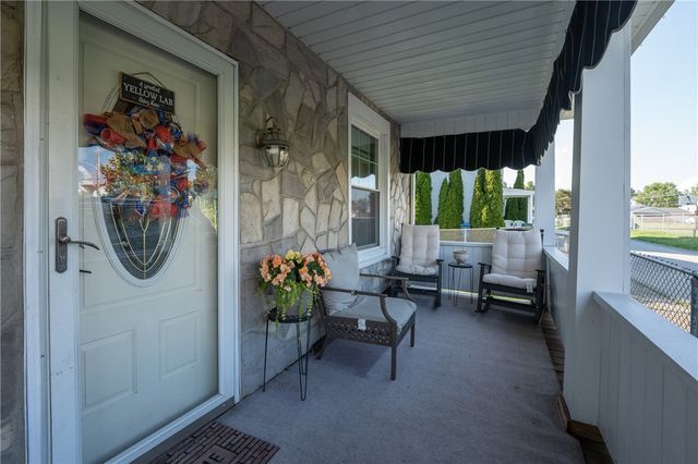 11 School St, Scottdale, PA 15683