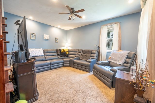 11 School St, Scottdale, PA 15683