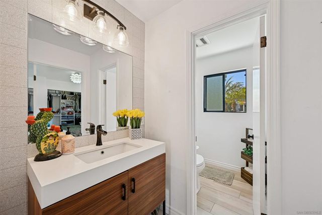 802 Bonita Dr, Vista, CA 92083